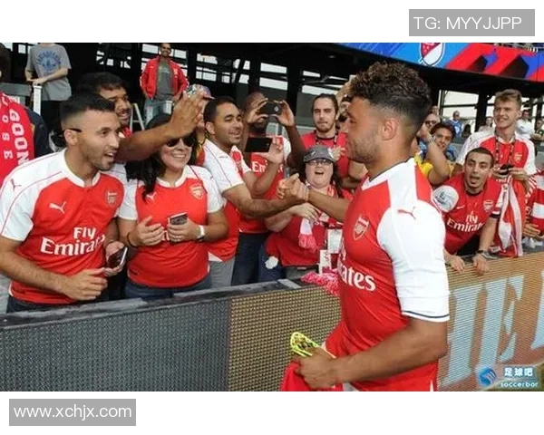 足球明星贝与网红的跨界合作引发热议，谁能赢得更多粉丝关注